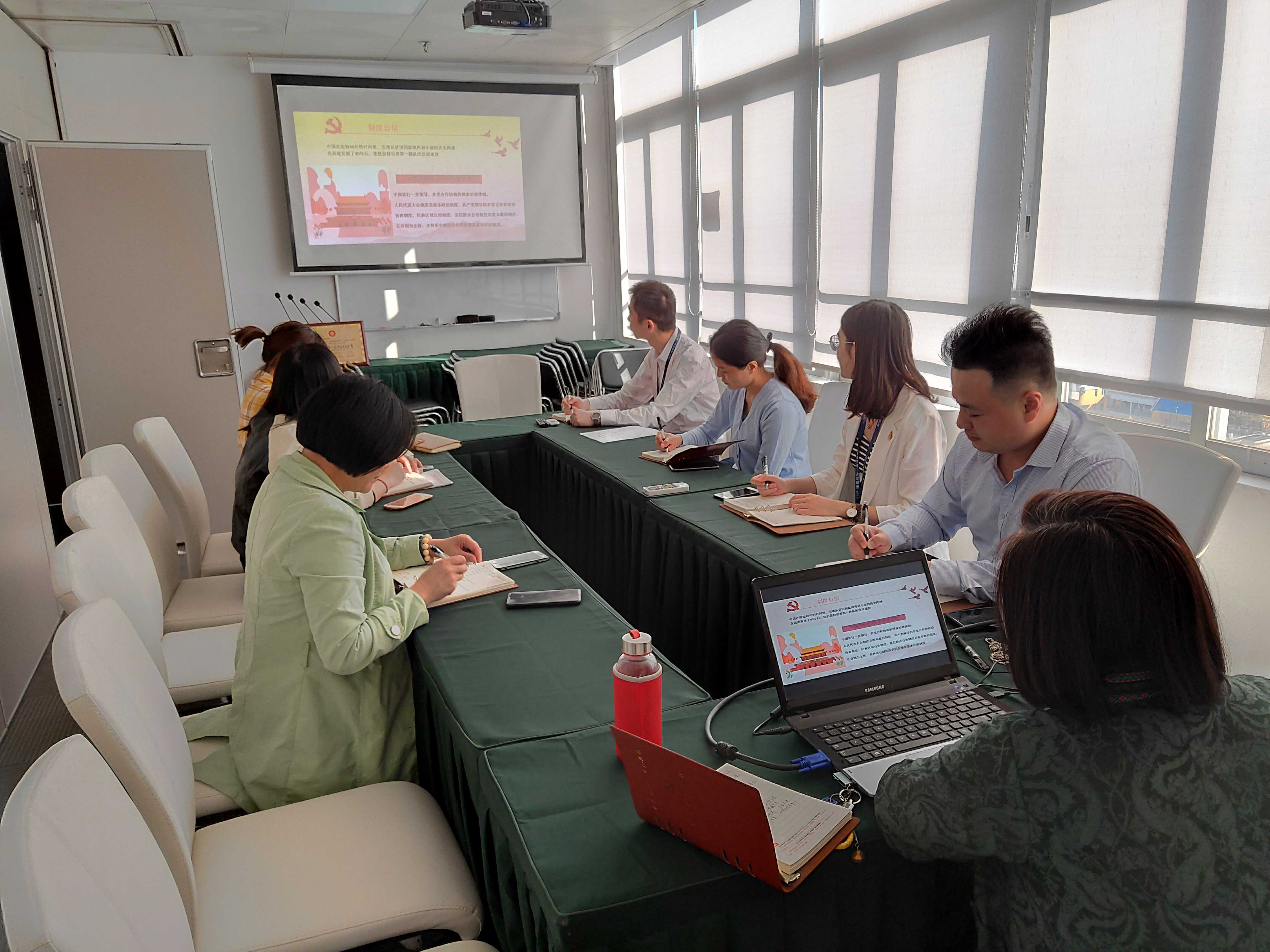 “坚定四个自负，共圆中国梦”主题教育活动