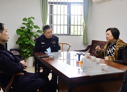 加强党建共建，亲昵警企关系